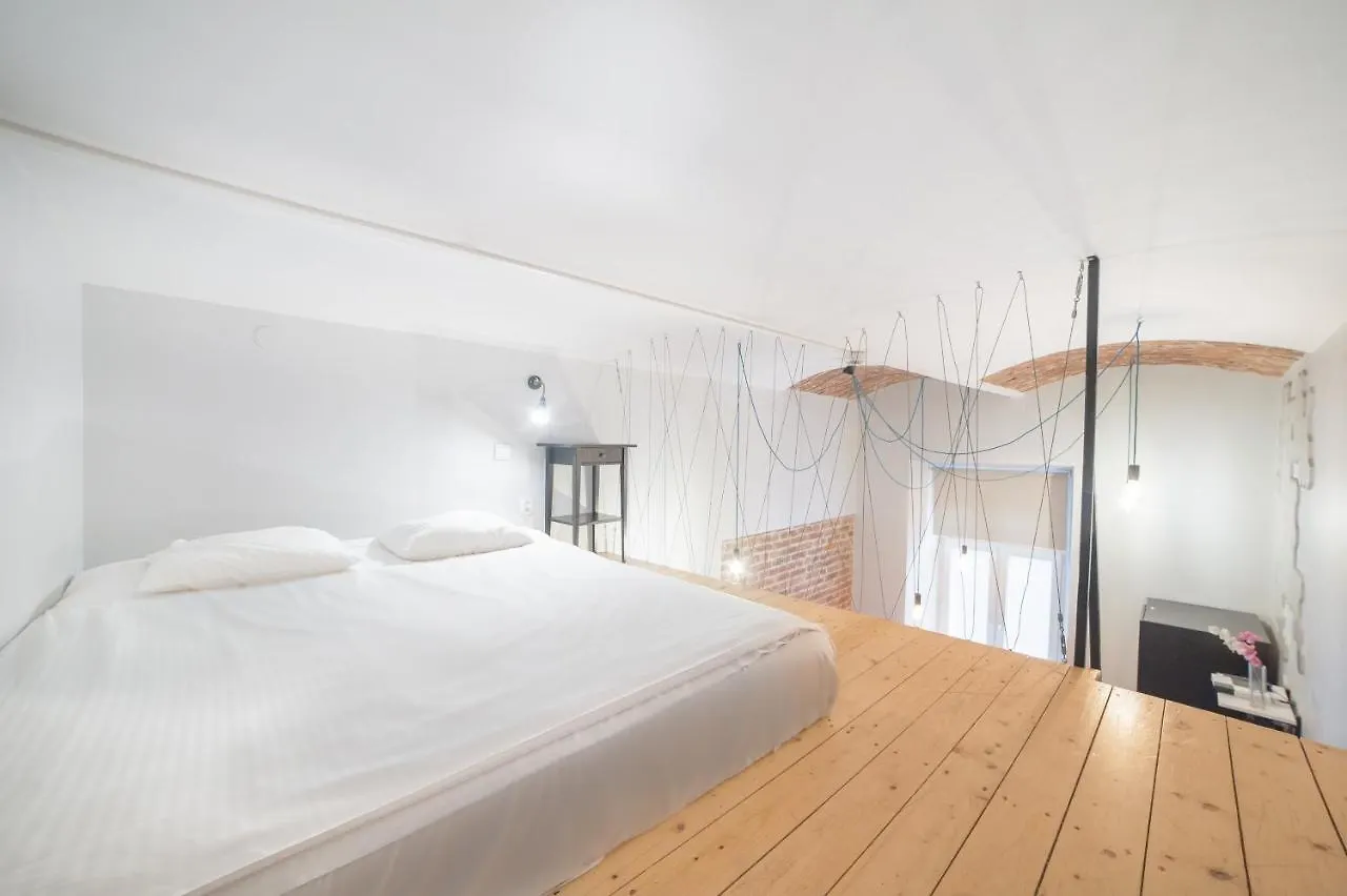 Dizzy Daisy Downtown Apartments Krakow Poland